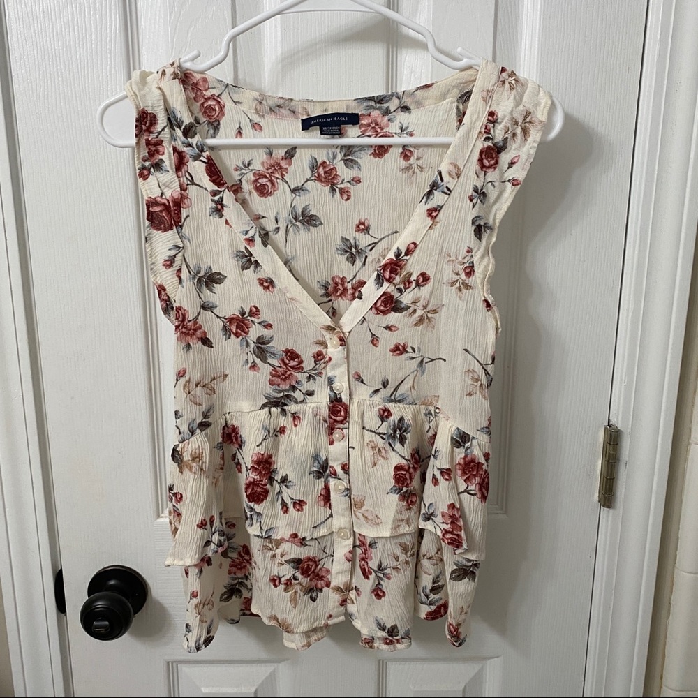 Cute floral top with buttons and frills